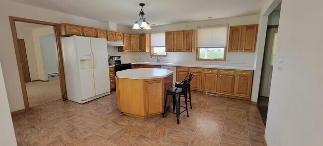 Building Photo - 6060 Town Hall Dr