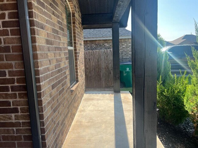 Building Photo - 8722 SW 40th Ter
