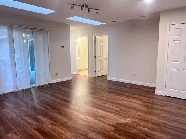 Building Photo - 1874 Villa St