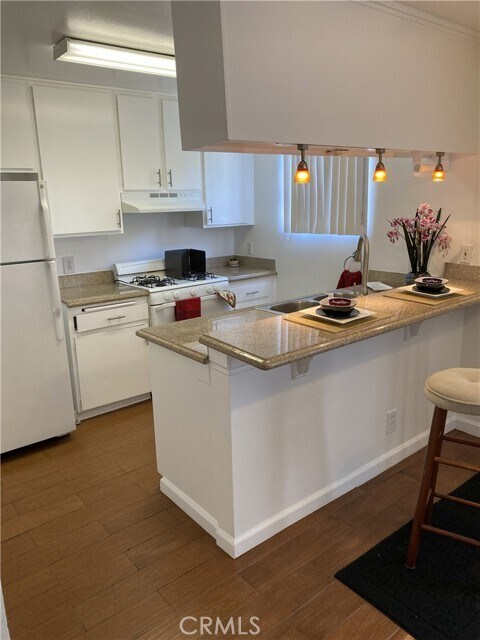 Building Photo - 1943 Vista Del Mar Ave