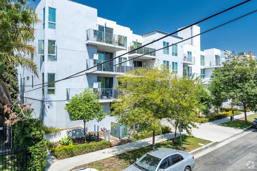 Alternate - 5229 Willowcrest Ave