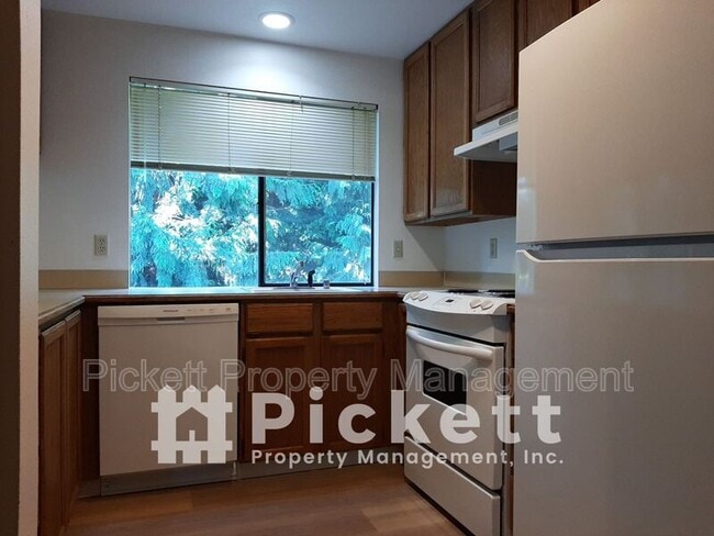 Building Photo - 770 NW Apple Blossom Loop