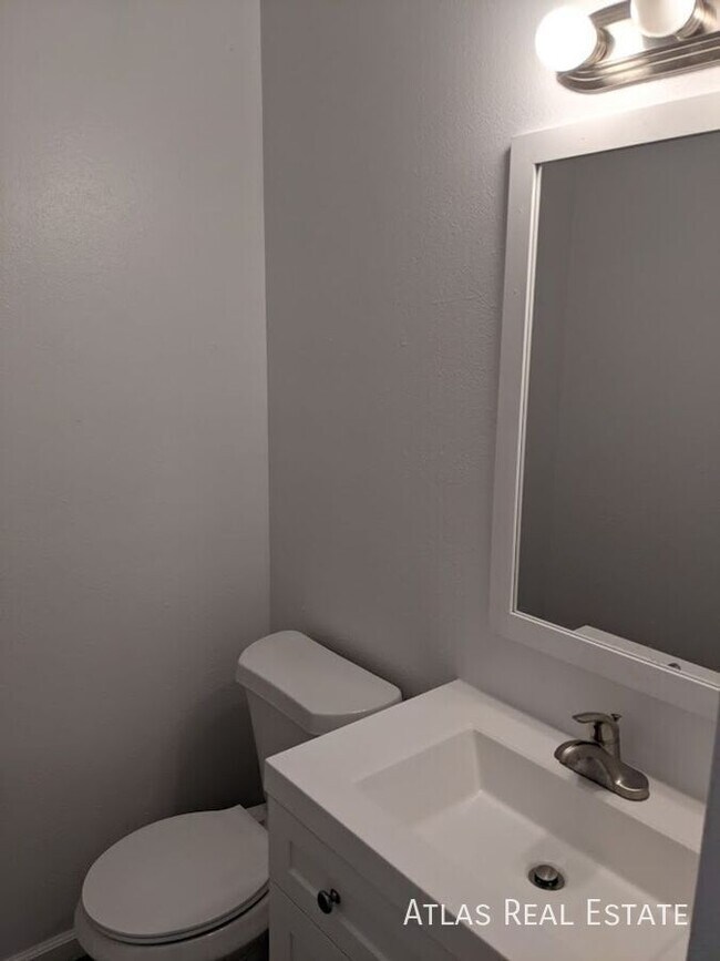 Building Photo - 13917 E Oxford Pl