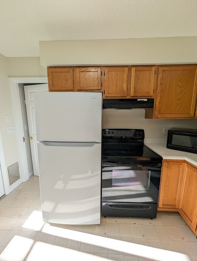 Building Photo - Private Black Mountain Rental!