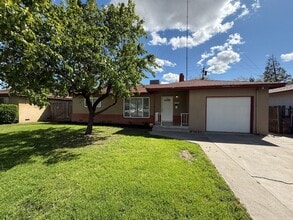 Building Photo - 3-bedroom single story with hardwood floors!