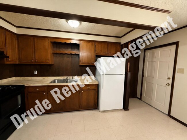 Building Photo - 42185 Deborah Dr