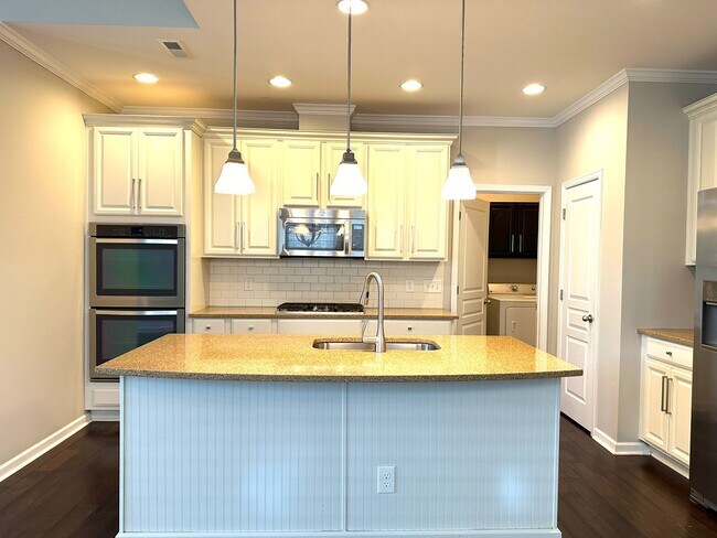 Building Photo - 4640 Blackmuir Wood Cir