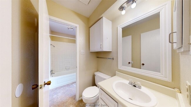 Building Photo - 301 Manuel Dr