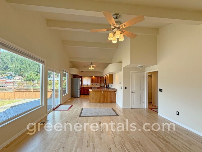 Building Photo - Waterfront Rambler on Summit Lake