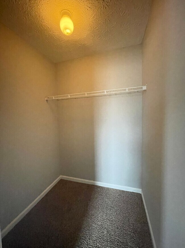 Building Photo - 1412/1414 Creekside