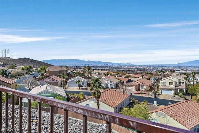 Building Photo - 352 Rosefinch St