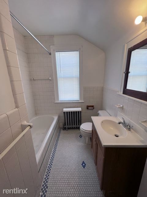 Building Photo - 2 br, 1 bath Duplex - 5204 Beaconsfield St...
