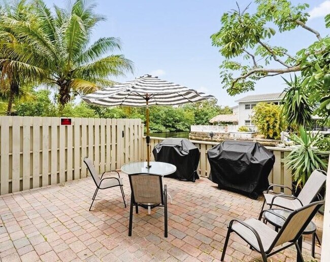 Building Photo - 1400 NE 54th St