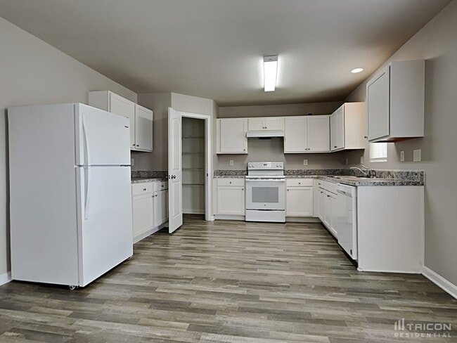 Building Photo - 423 Oakleigh Ln