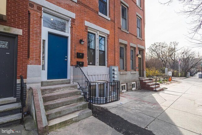 Building Photo - 3030 W Girard Ave