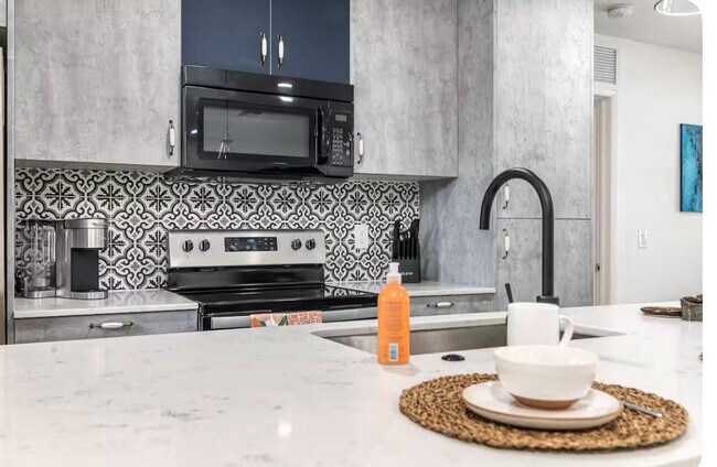 Building Photo - 2648 NW 9th Ln