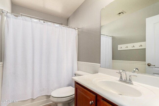 Building Photo - 21090 E Munoz St