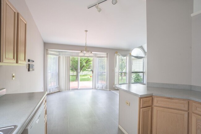 Building Photo - 16944 Hickory Crest Dr