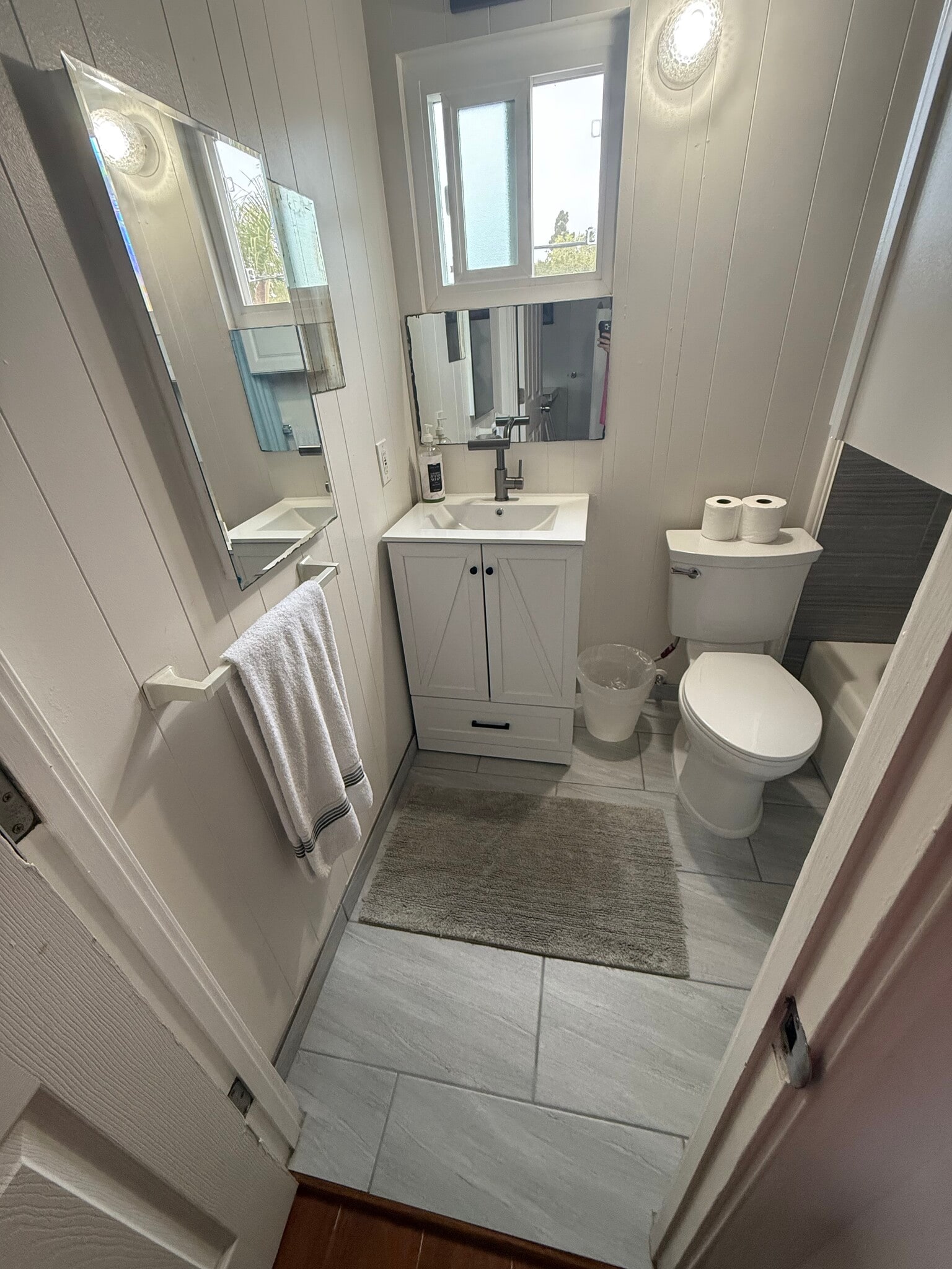 Building Photo - 1812 Hornblend St