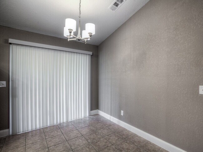 Building Photo - 350 Trade Wind Dr