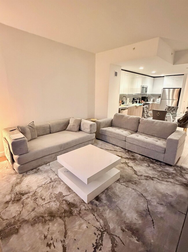 Building Photo - 25 Park Ln S