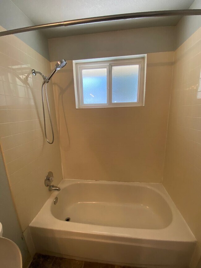 Building Photo - Ready first of June / 3 bedroom 2 bathroom...