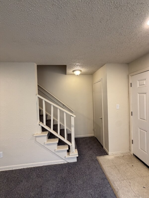 Building Photo - 9501 Greenview Ave
