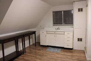 Building Photo - 324 9th St