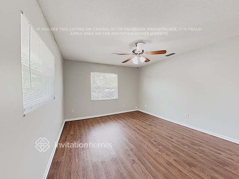 Building Photo - 900 Vincent Dr