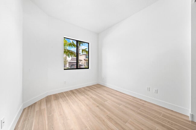 Building Photo - 1450 SW 23rd St