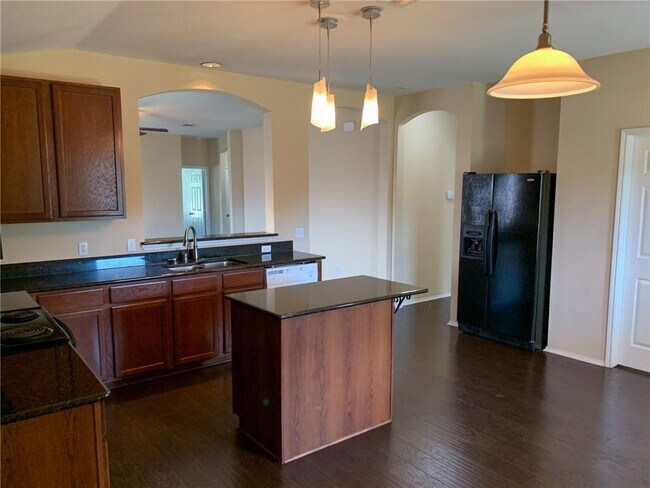Building Photo - 717 Morgan Dr