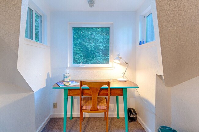 Building Photo - 1785 Austin Creek Rd