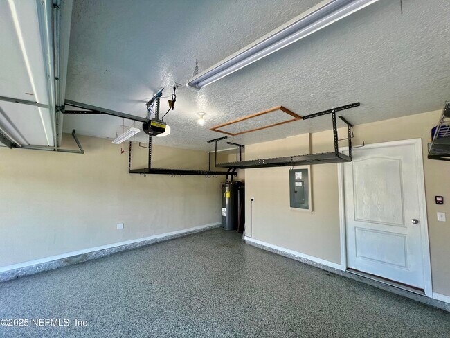 Building Photo - 12598 Itani Wy