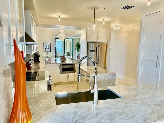 Building Photo - 930 Cape Marco Dr