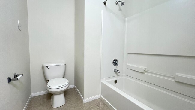 Building Photo - 6906 Clover Walk Ln