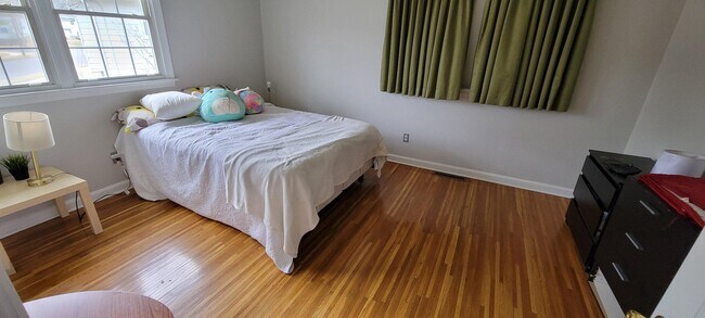 Building Photo - 117 N Brookfield Rd