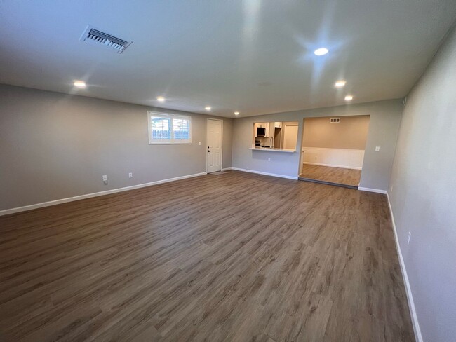 Building Photo - FULLY REMODELED 3+BR/2BA home in EL CAJON ...