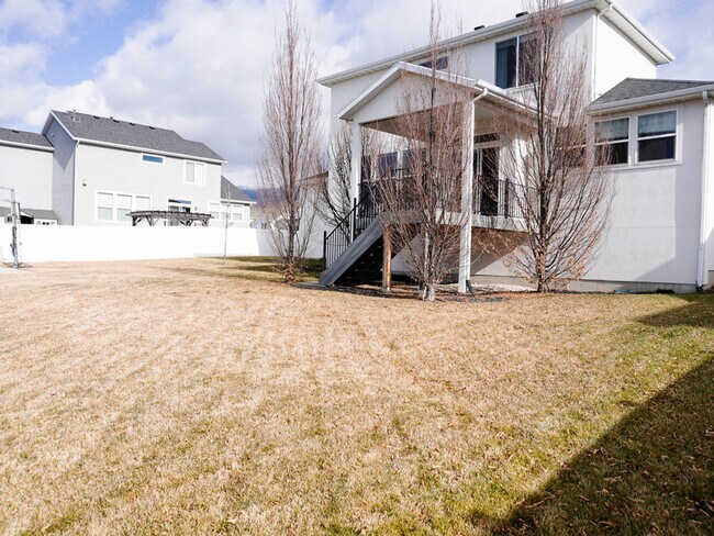 Building Photo - 2274 S 50 E