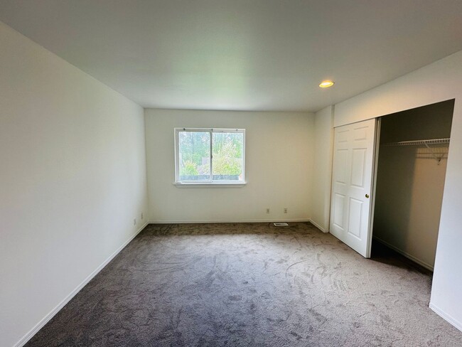 Building Photo - 3 Bed 2.5 Bath Roosevelt Area Remodeled  M...