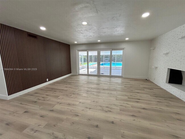 Building Photo - 2707 Monroe St