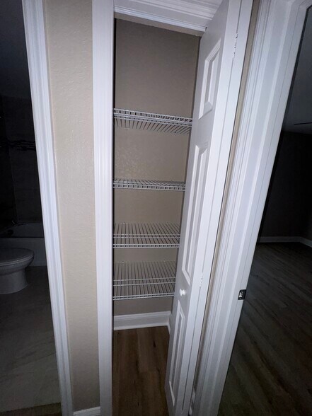 Building Photo - 1149 Sycamore St