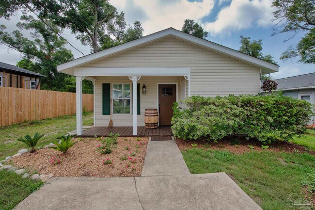 Primary Photo - 304 N E St