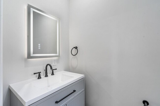 Building Photo - Beautifully Renovated 3 Bed/3.5 Bath Home in the Heart of Lawrenceville -  Available July!