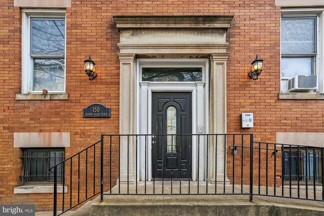 Building Photo - 150 Seaton Pl NW