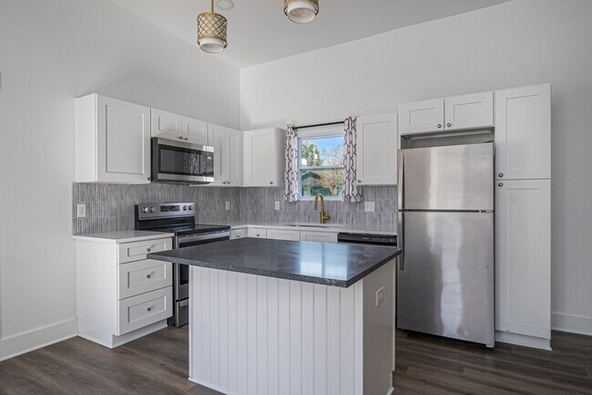 Building Photo - 637 E Anderson St