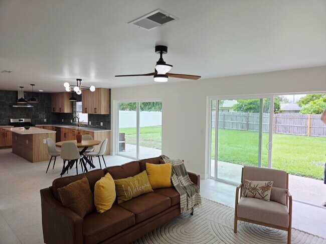 Building Photo - 945 Brookview Ln