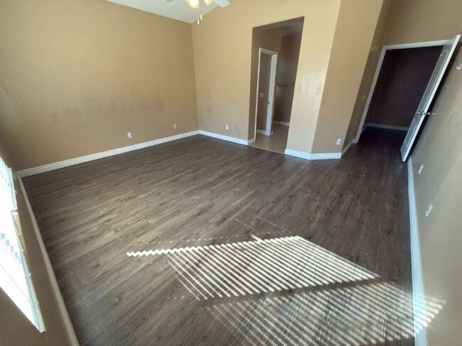 Building Photo - "Charming 3-Bedroom Oasis with 2 Baths and 1,711 Sq Ft of Comfort in Phoenix!"