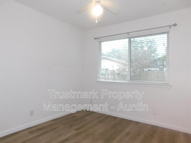 Building Photo - 11908 Broad Oaks Dr
