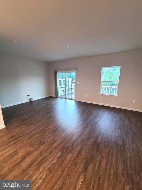 Building Photo - 1006 Valley Run Dr