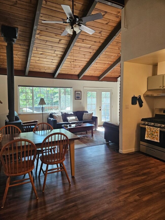 Building Photo - Gorgeous Long Barn Cabin
